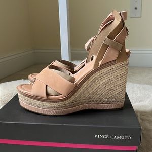 VINCE CAMUTO PHARRAH BEIGE SILKY NUBUK ESPADRILLE WEDGE Size 10